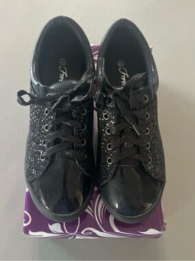Women’s Black Glitter Lace-Up Shoes Size 8.5